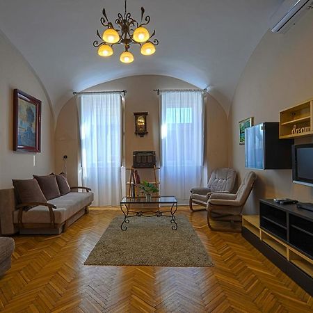 Demetrovics Udvarház Eger Exterior foto