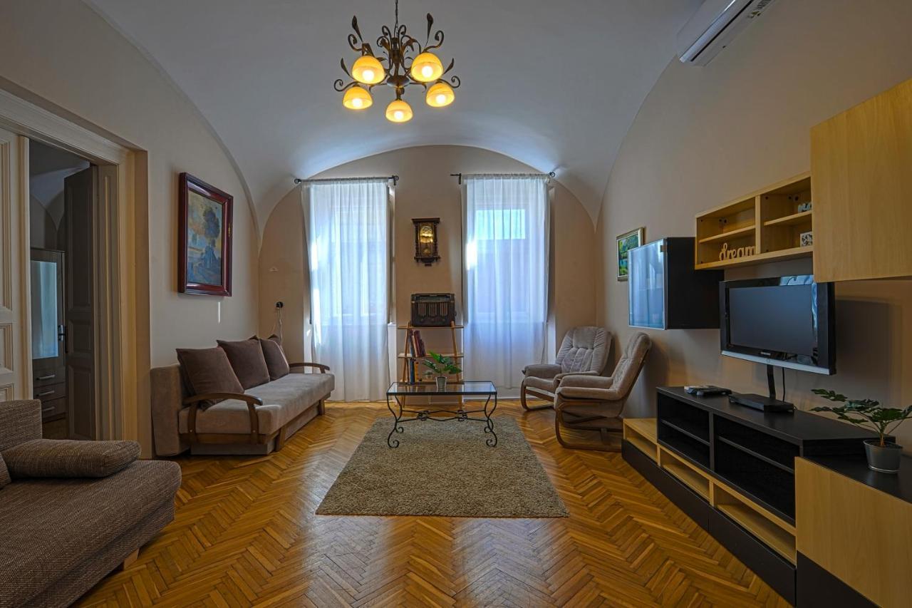 Demetrovics Udvarház Eger Exterior foto