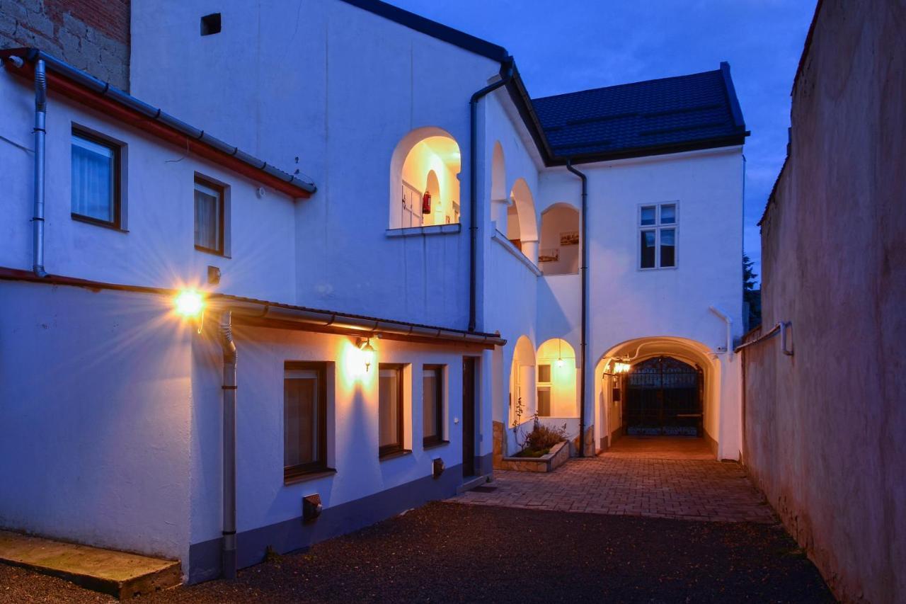 Demetrovics Udvarház Eger Exterior foto