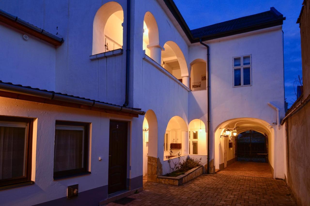 Demetrovics Udvarház Eger Exterior foto